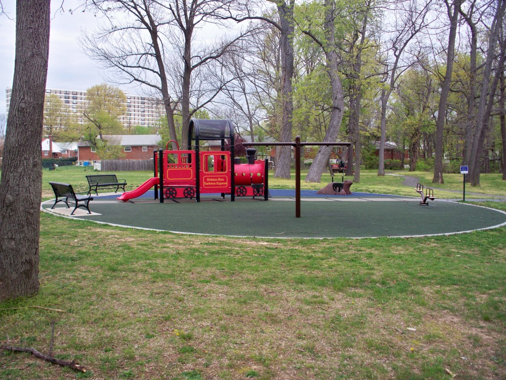 Tarleton Park Play Structure Alexandria VA