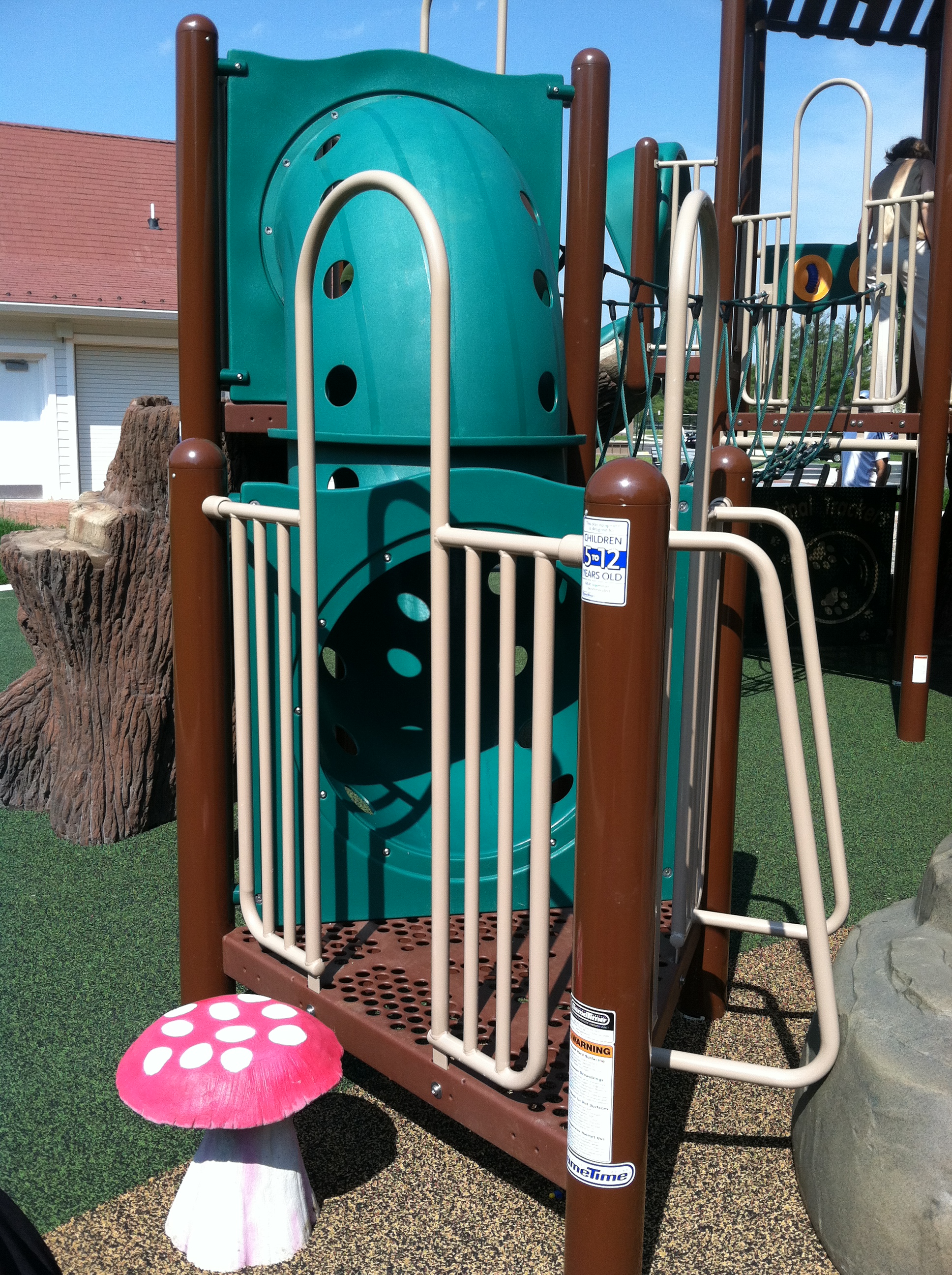 tube climber at Chessie's Big Back Yard >> The Joy Troupe NOVA Family Guide Telescope Tube Lift Climber